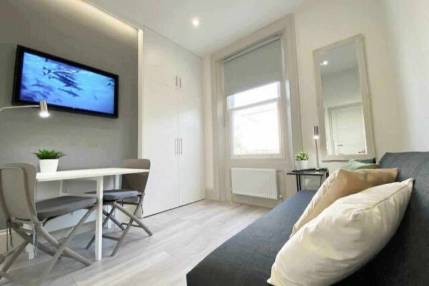 Apt 03 Beachside Beauty Central Studio Steps From Cafes Brighton Exteriör bild